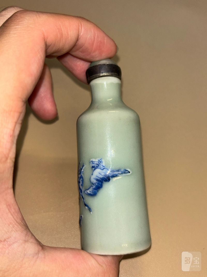 清中期 豆青地寿星人物纹鼻烟壶 - 图5